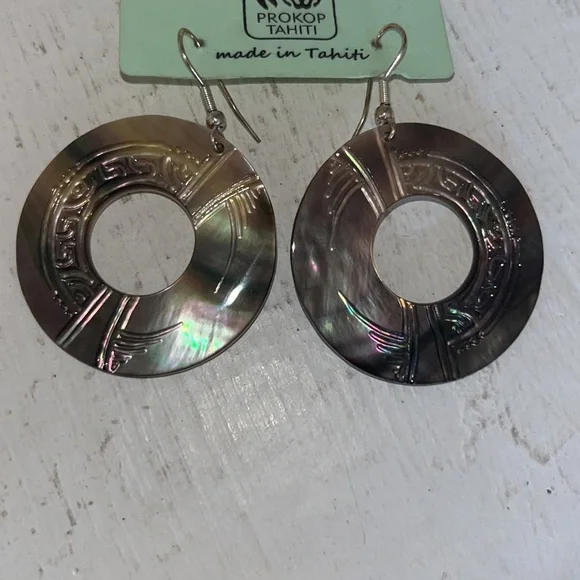 Tahitian Shell Earrings - Picture 3 of 4